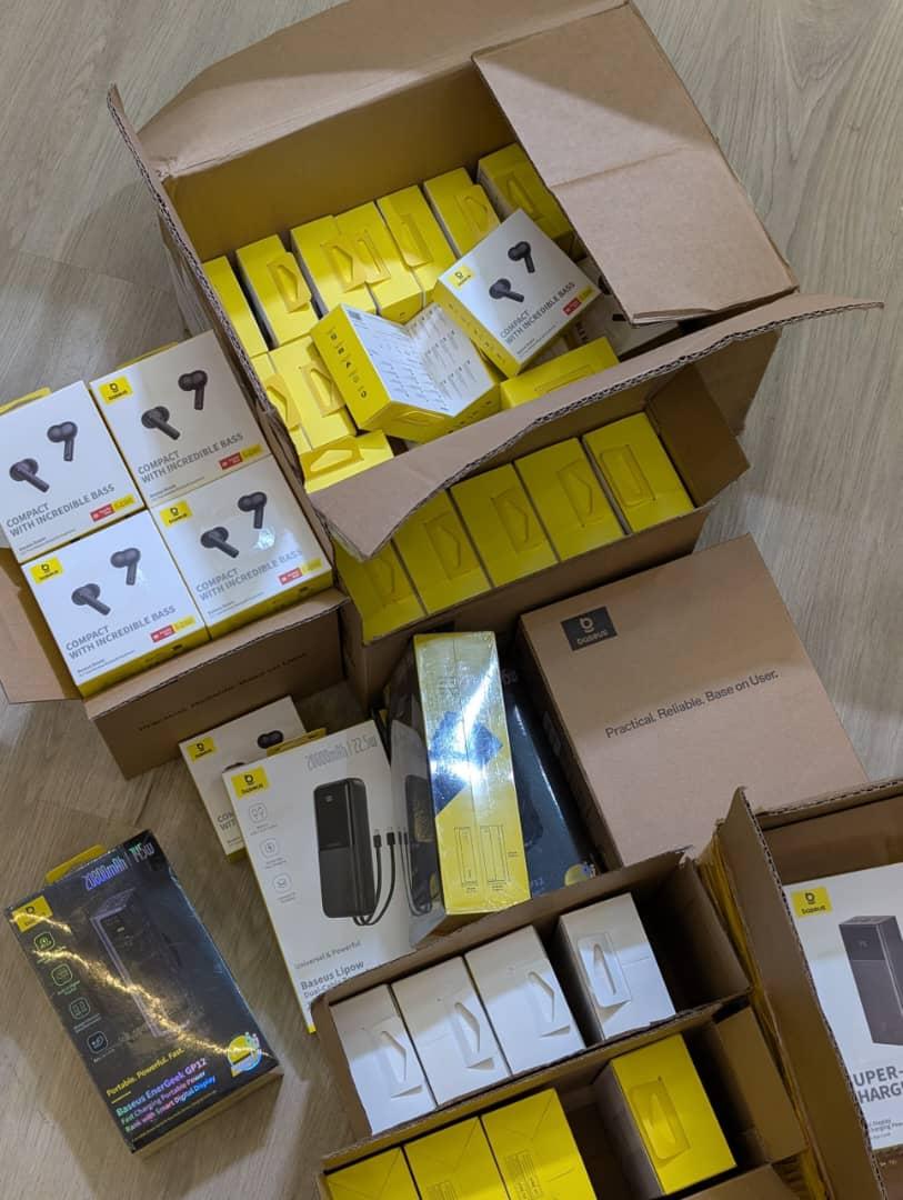 OVER 300PCs Baesus Powerbank ‼️‼️
