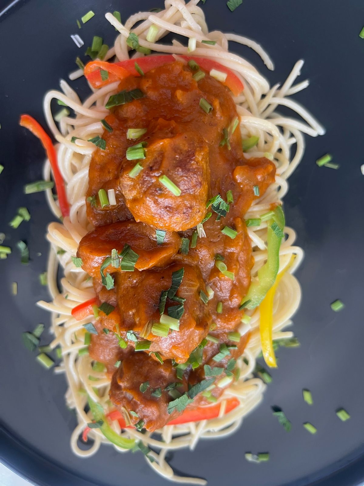 Spaghetti served with meatballs in tomatoe sauce 
