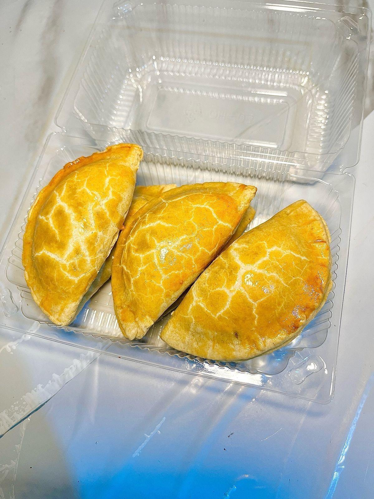 Meat pie, a pack of 6pcs