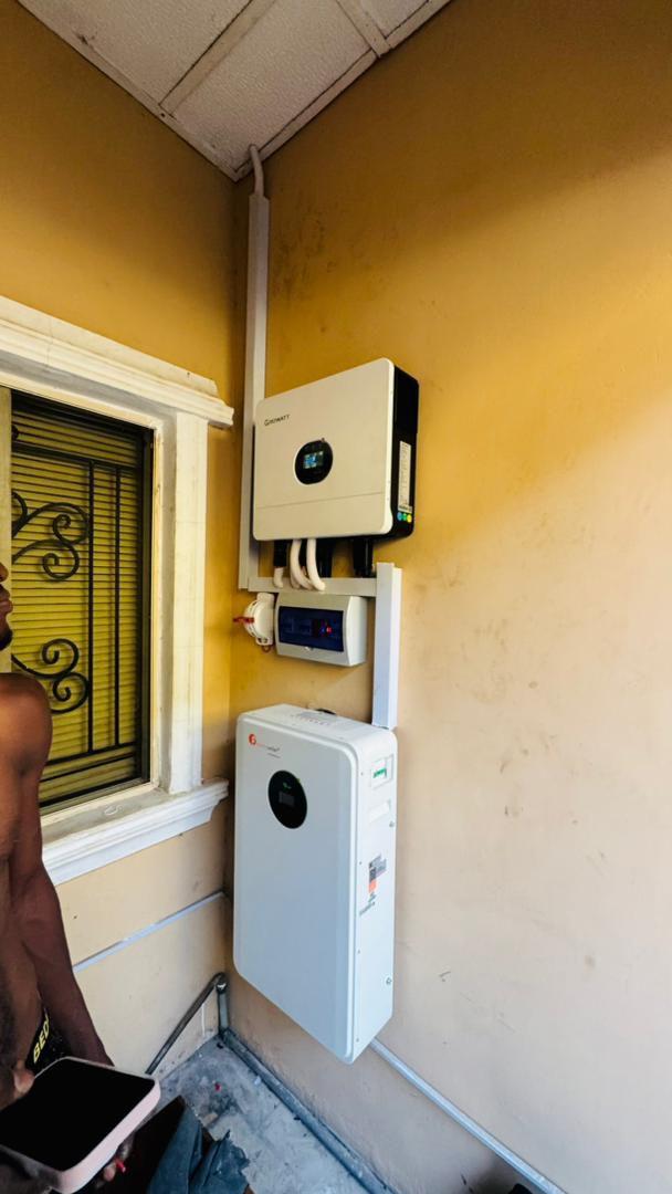 6kva inverter paired with a 10kwh lithium battery and with 600w 8pieces